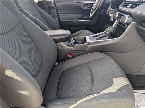Used 2021 Toyota RAV4 LE image 19