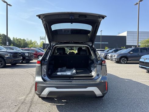 New 2025 Volkswagen Tiguan SE image 15