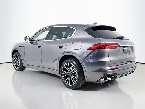 New 2025 Maserati Grecale GT image 6