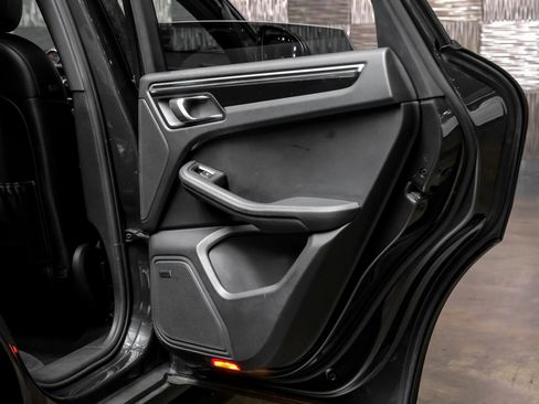 Used 2017 Porsche Macan image 50