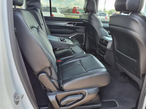 Used 2025 Jeep Wagoneer 2WD w/ Premium Group I image 20