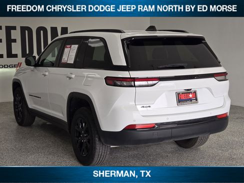 Used 2025 Jeep Grand Cherokee Altitude AWD/4WD image 4