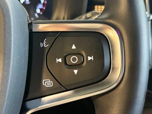 Used 2022 Volvo XC40 T5 R-Design w/ Advanced Package AWD/4WD image 26