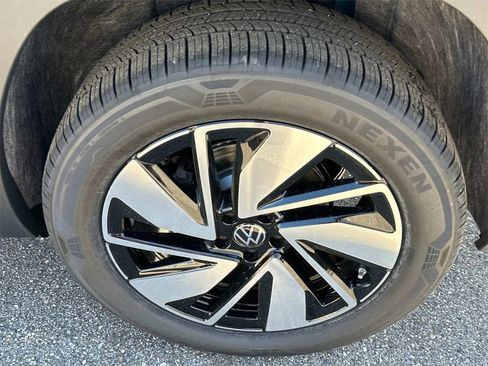 New 2025 Volkswagen Atlas SEL image 10