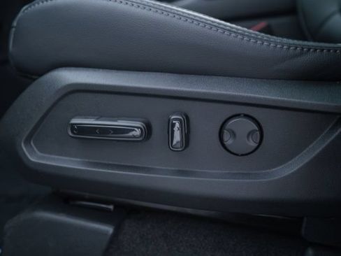Used 2025 Honda Pilot Touring image 24