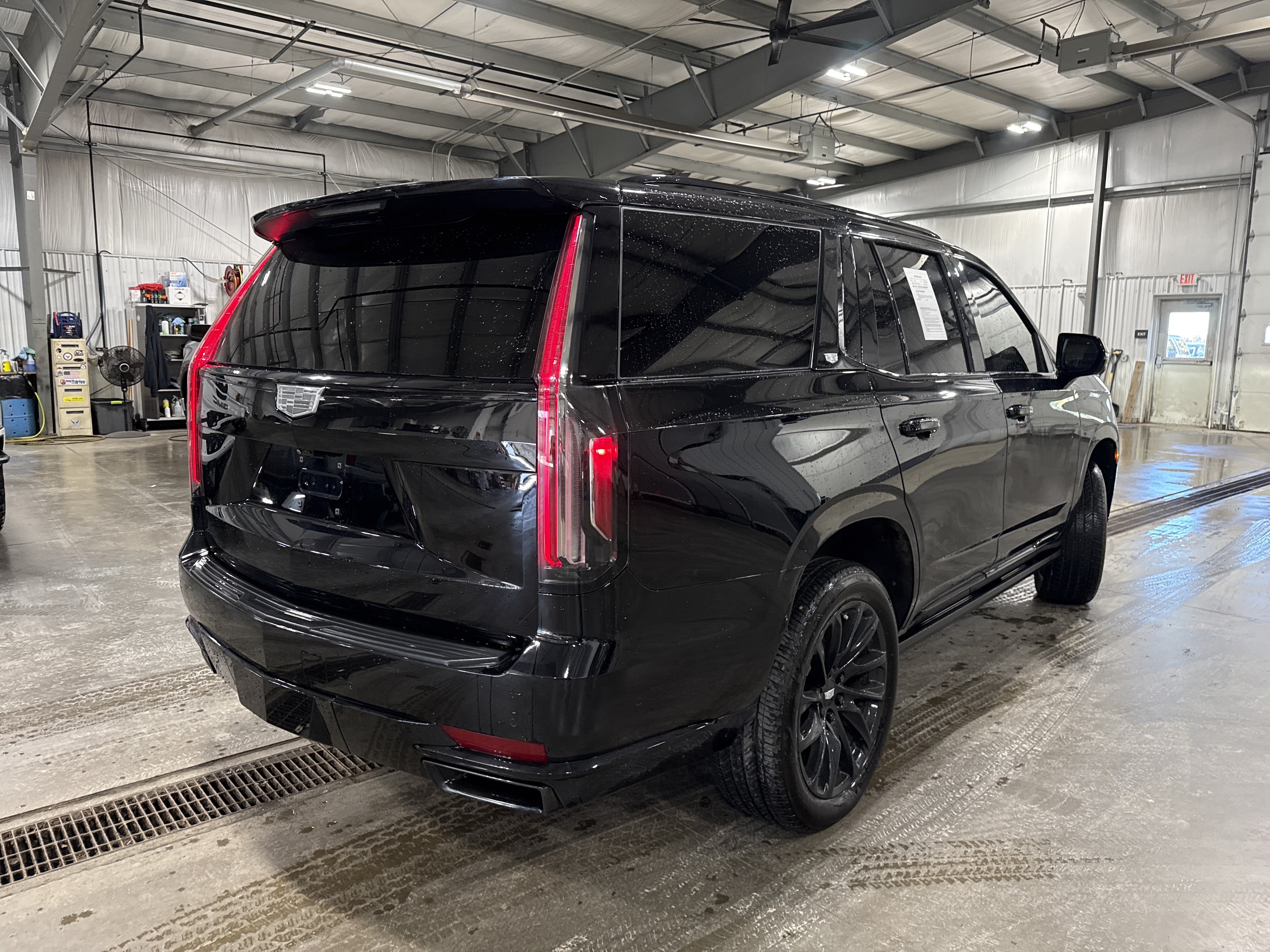 Used 2024 Cadillac Escalade Sport Platinum w/ LPO, ONYX Package AWD/4WD image 3