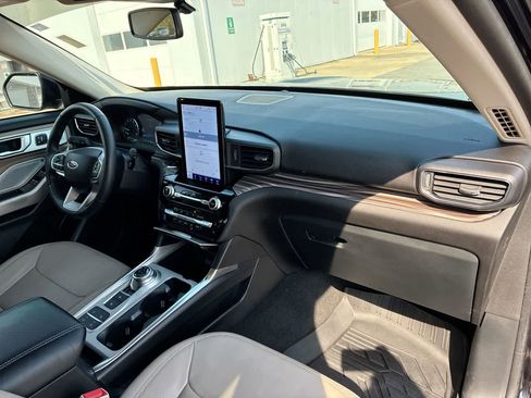 Used 2023 Ford Explorer Limited w/ Limited Technology Package image 29