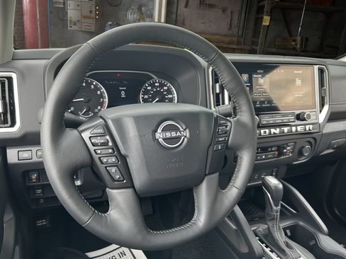 Used 2025 Nissan Frontier SV w/ SV Convenience Package RWD image 21