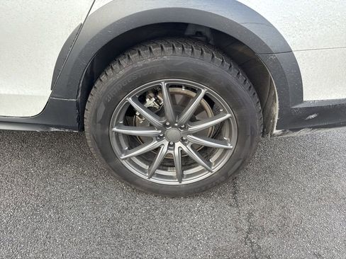 Used 2023 Volvo V90 B6 Cross Country Ultimate w/ Climate Package image 6