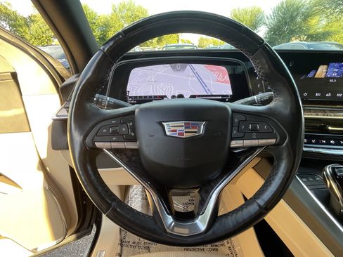 Used 2023 Cadillac Escalade ESV Premium Luxury image 25