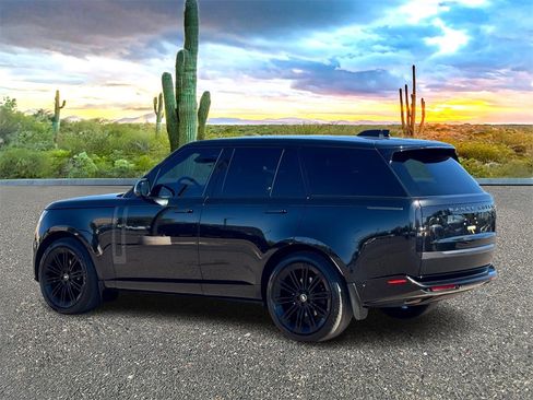 Used 2025 Land Rover Range Rover SE image 4