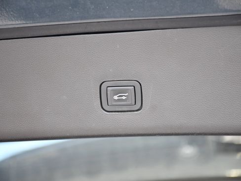 Used 2018 Chevrolet Traverse LT AWD/4WD image 33