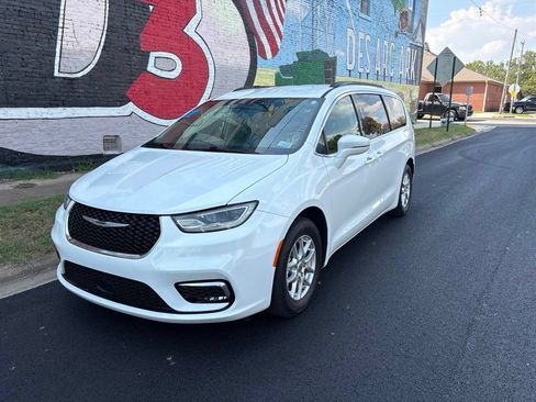 Used 2022 Chrysler Pacifica Touring-L FWD image 49