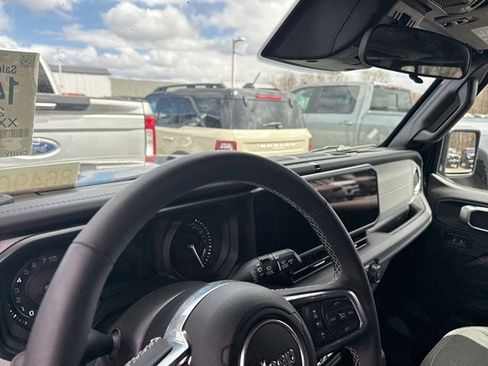 Used 2025 Jeep Wrangler Unlimited Sahara w/ Safety Group image 4