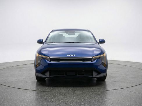 Used 2025 Kia K4 LXS image 2