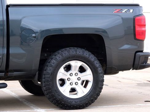 Used 2018 Chevrolet Silverado 1500 LT w/ Texas Edition image 23