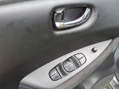 Used 2015 Nissan Leaf S FWD image 17