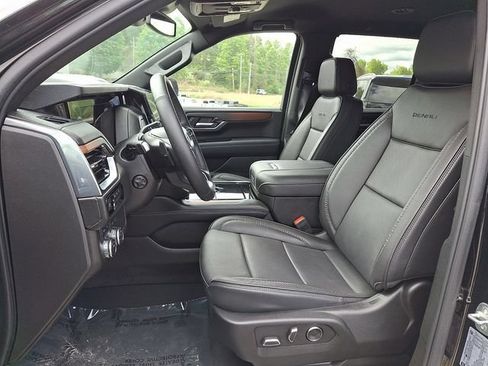 Used 2025 GMC Yukon Denali AWD/4WD image 2