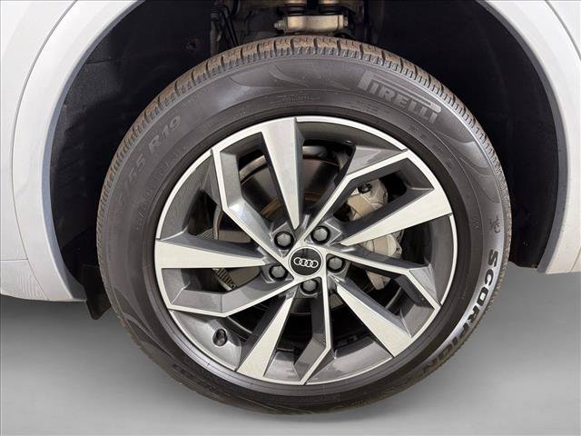 Used 2021 Audi Q5 2.0T Premium Plus w/ Premium Plus Package AWD/4WD image 12