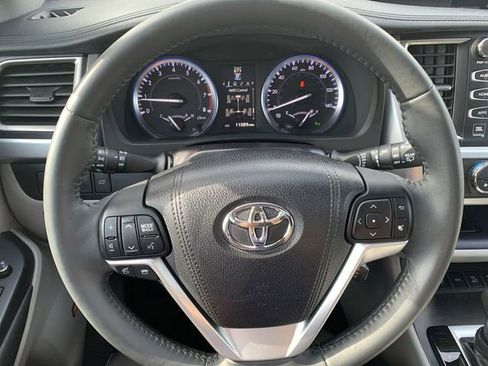Used 2016 Toyota Highlander Limited image 19