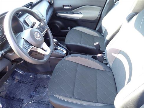 Used 2018 Nissan Kicks SV FWD image 10