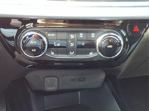 Used 2024 Chevrolet Trax LT w/ Driver Confidence Package FWD image 20