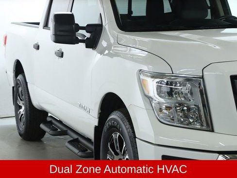 Used 2024 Nissan Titan SV w/ SV Convenience Package image 10