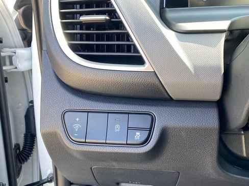 New 2026 Kia Seltos LX FWD image 11
