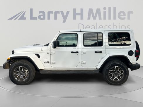 Used 2024 Jeep Wrangler Unlimited Sahara AWD/4WD image 2
