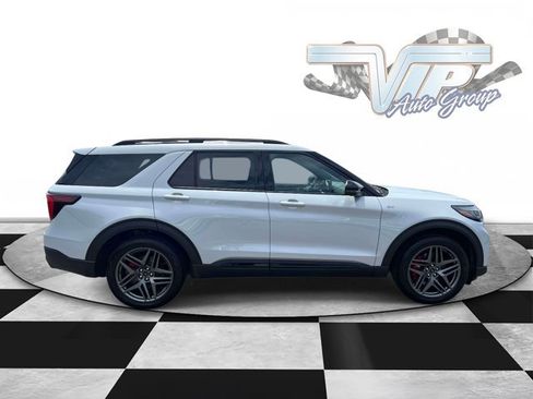 Used 2026 Ford Explorer ST-Line w/ ST-Line Street Pack AWD/4WD image 5
