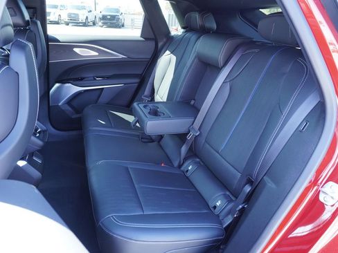 New 2025 Cadillac Lyriq Luxury image 8