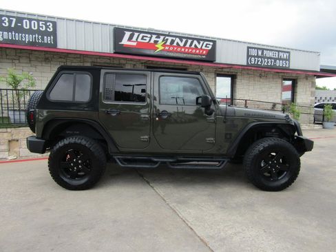 Used 2016 Jeep Wrangler Unlimited Sport image 5