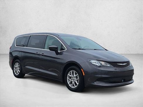 Used 2023 Chrysler Voyager LX FWD image 3