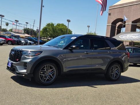 Used 2025 Ford Explorer ST AWD/4WD image 7