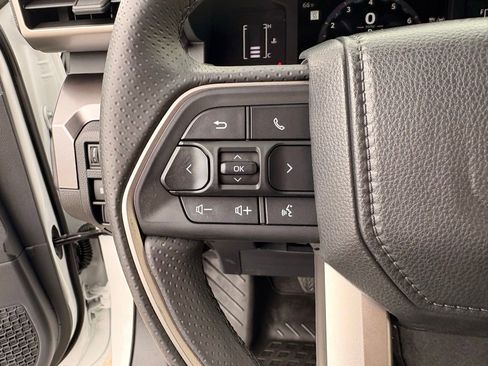 Used 2025 Toyota 4Runner SR5 AWD/4WD image 23