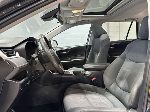 Certified 2020 Toyota RAV4 XLE w/ Convenience Package AWD/4WD image 13