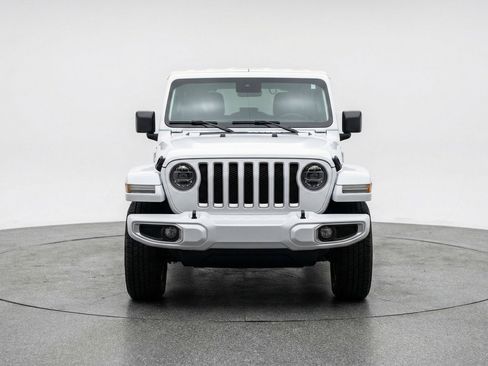 Used 2025 Jeep Wrangler Sahara AWD/4WD image 2