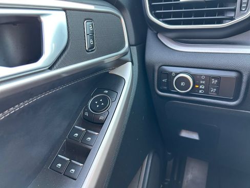 Used 2023 Ford Explorer XLT w/ Equipment Group 202A AWD/4WD image 17