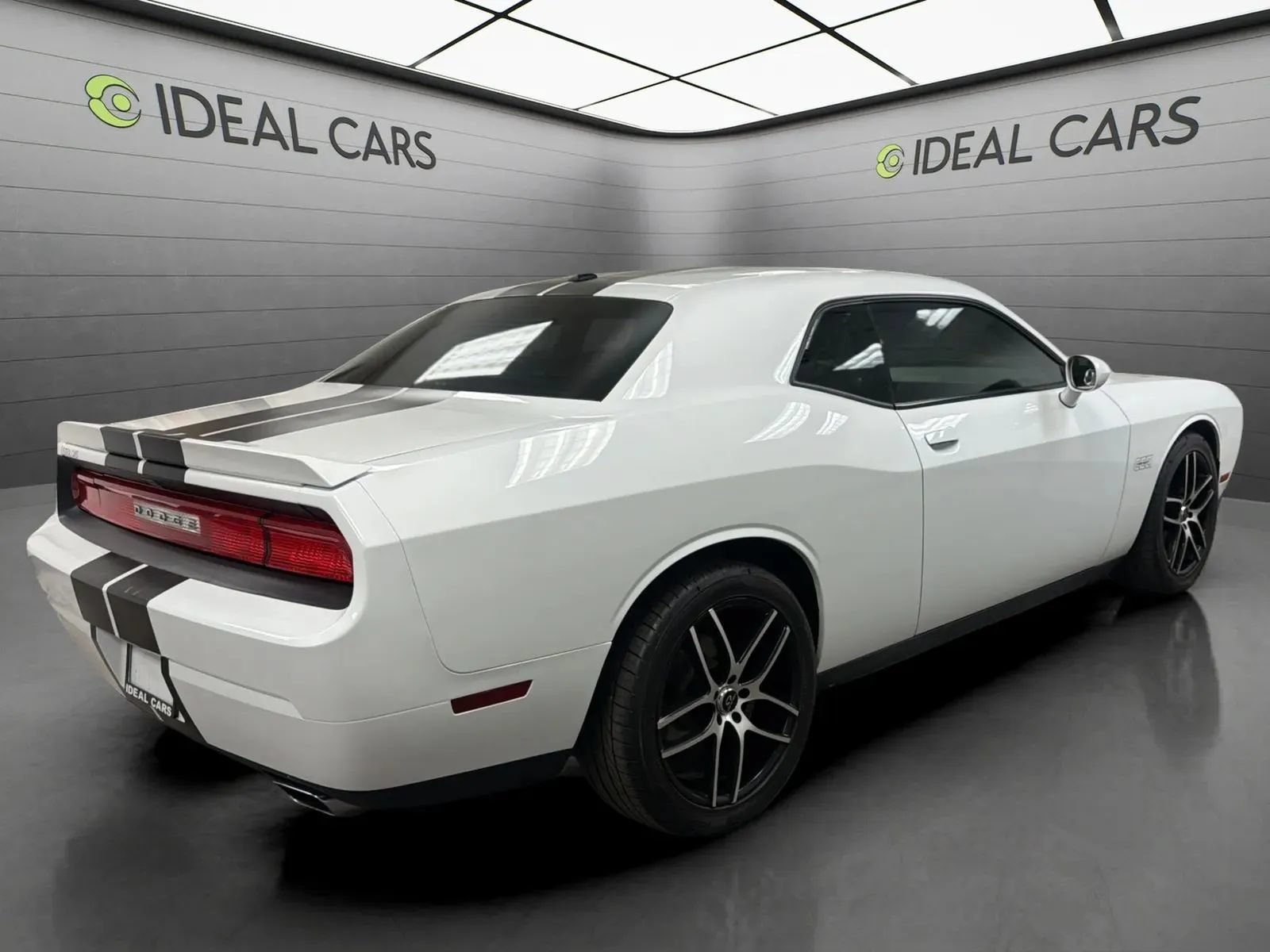 Used 2012 Dodge Challenger SXT RWD image 5