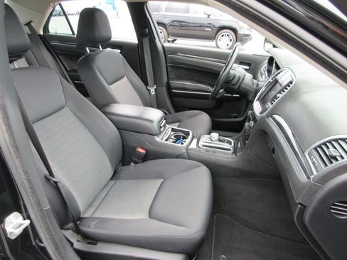 Used 2020 Chrysler 300 Touring w/ Sport Appearance Package RWD image 17