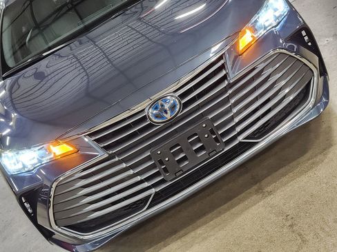 Used 2021 Toyota Avalon XLE w/ Moonroof Package image 21
