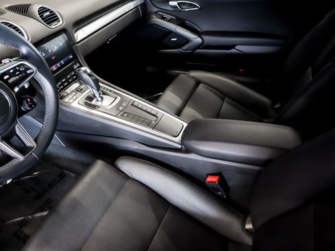 Used 2025 Porsche 718 Cayman image 23