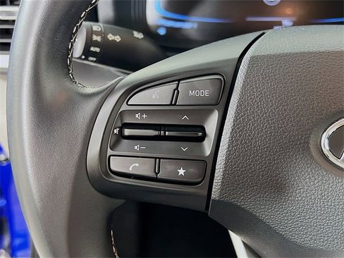 Used 2024 Hyundai Venue SEL image 13