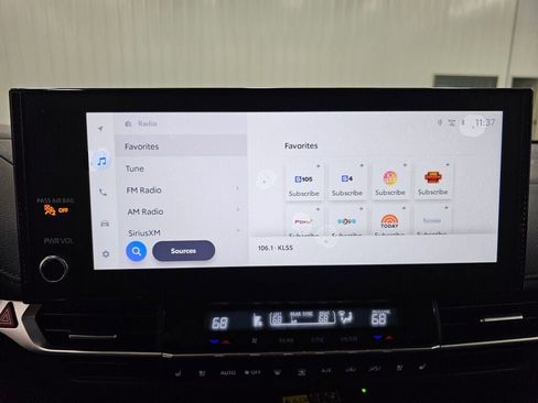 Used 2025 Toyota Sienna Platinum image 24