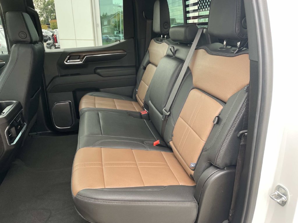 Used 2024 Chevrolet Silverado 1500 High Country AWD/4WD image 12