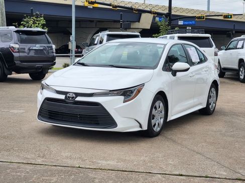 Used 2023 Toyota Corolla LE FWD image 3