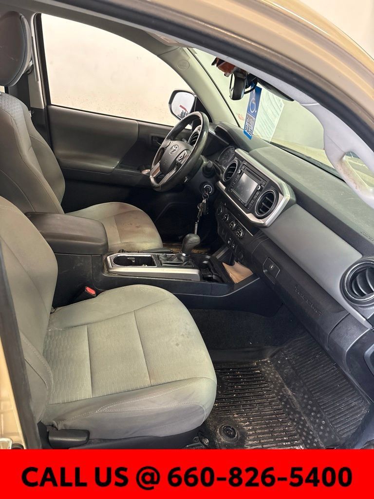 Used 2019 Toyota Tacoma SR5 AWD/4WD image 4