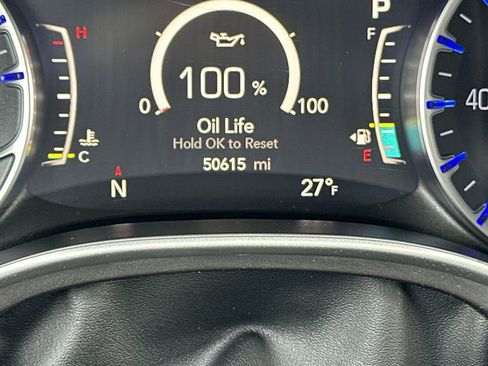 Used 2024 Chrysler Pacifica Touring-L image 21