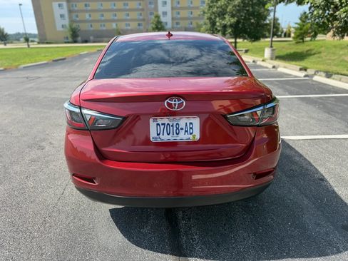Used 2019 Toyota Yaris LE FWD image 4