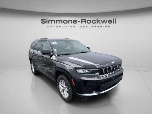 Used 2023 Jeep Grand Cherokee L Laredo image 3